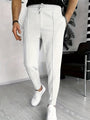 Herren Jogginghose weiß, kariert, mit Kordelzug, modern, bequem, Freizeitmode, Herrenbekleidung.