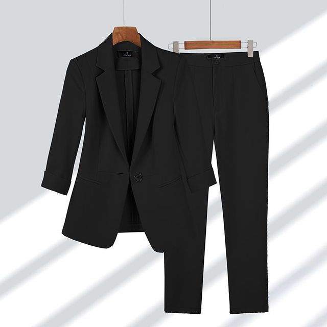 Schwarzer Damenblazer mit passender Hose, eleganter Anzug, Frühling-Sommer, koreanischer Stil.