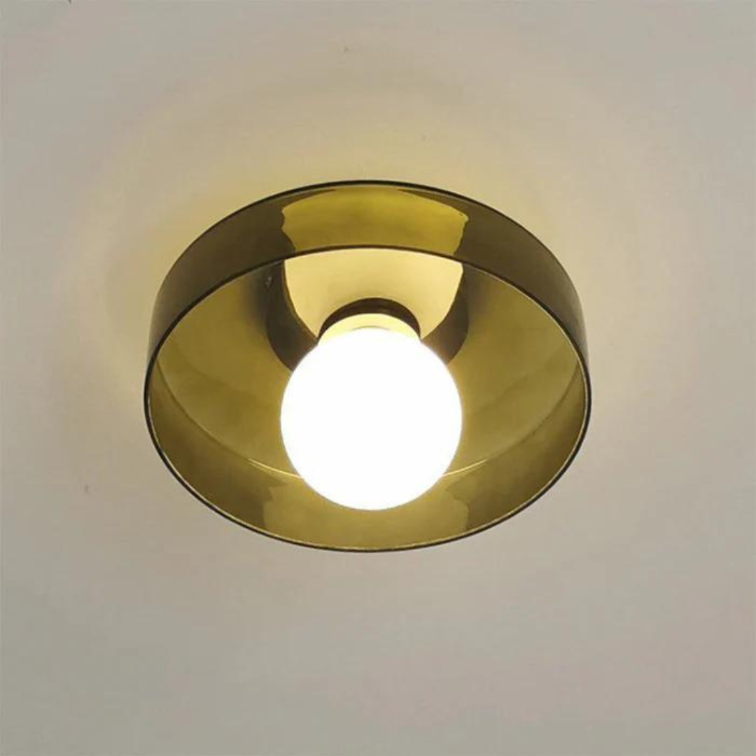Goldene Deckenleuchte mit rundem Design, LED-Lampe, moderne Innenbeleuchtung.