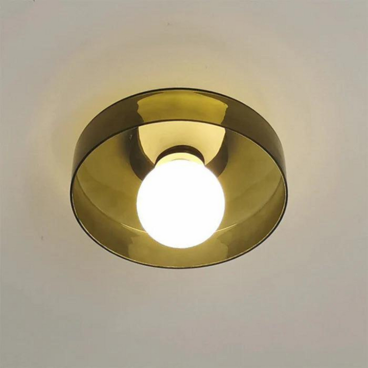 Goldene Deckenleuchte mit rundem Design, LED-Lampe, moderne Innenbeleuchtung.