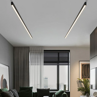 Moderne LED-Deckenleuchte, schwarz, minimalistisch, Wohnzimmerbeleuchtung, energiesparend.
