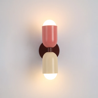 Zweifarbige Wandleuchte, rosa und beige, modernes Design, LED, Innenbeleuchtung.