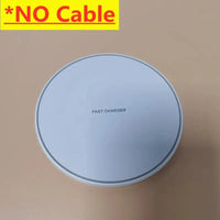 Weiße kabellose Schnellladestation, rund, ohne Kabel, für Smartphones.