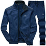 Dunkelblauer Herren-Trainingsanzug, Polyester, Sportbekleidung, Reißverschluss, Logo.