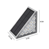 Dreieckige LED-Solarleuchte, silber, 8x8x5,5 cm, energiesparend, Außenbeleuchtung.
