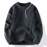 Dunkelblauer Strickpullover mit Fransen, Herrenmode, Baumwolle, modisches Design, Herbstbekleidung.