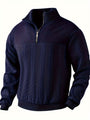 Dunkelblauer Strickpullover mit Reißverschluss, Zopfmuster, Herrenmode, Winterkleidung.