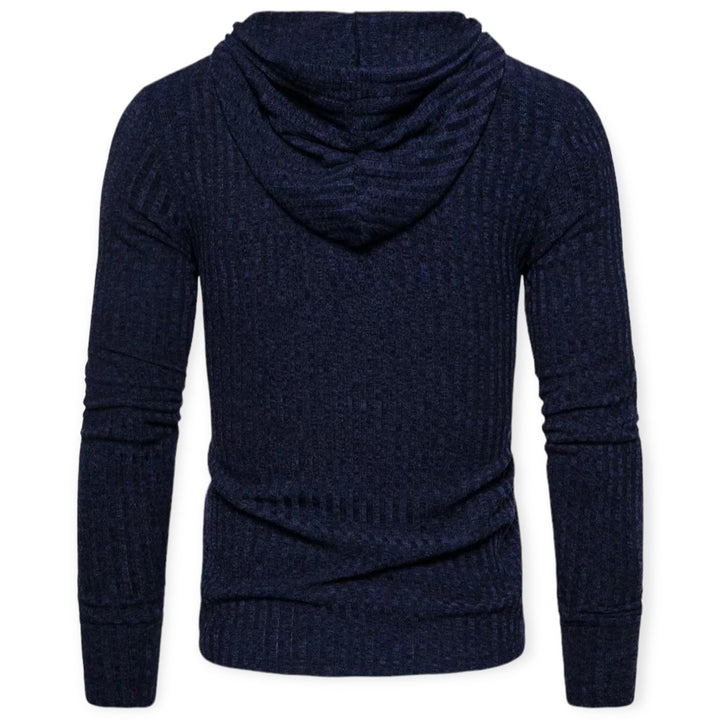 Dunkelblauer Herrenpullover mit Kapuze, Strickmuster, langärmelig, modisch, bequem.