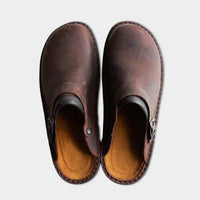 Dunkelbraune Lederschuhe, handgefertigt, rutschfest, bequem, für Herren, Freizeitmode.