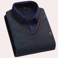 Dunkelgrauer Herrenpullover mit V-Ausschnitt, gepunktetem Hemdkragen, elegantes Design.