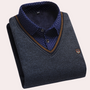 Dunkelgrauer Herrenpullover mit V-Ausschnitt, gepunktetem Hemdkragen, elegantes Design.