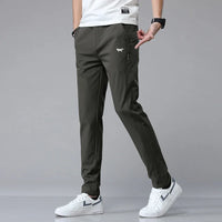 Herren Jogginghose, olivgrün, sportlich, bequem, mit Taschen, ideal für Freizeit und Sport.