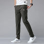 Herren Jogginghose, olivgrün, sportlich, bequem, mit Taschen, ideal für Freizeit und Sport.