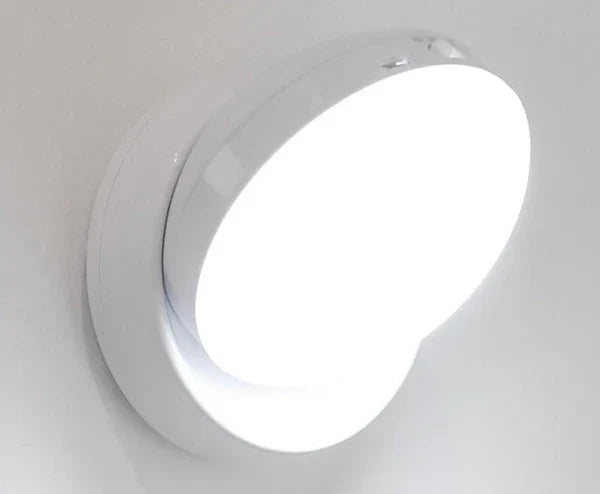 Moderne runde LED-Wandleuchte, weiß, energiesparend, für Innenbeleuchtung.