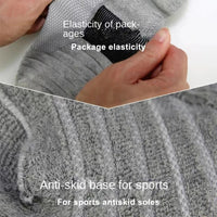 Graue Sportsocken mit rutschfester Sohle und elastischem Bündchen für optimalen Halt.