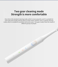 Elektrische Zahnbürste weiß, zwei Reinigungsmodi, ergonomisches Design, für empfindliche Zähne.
