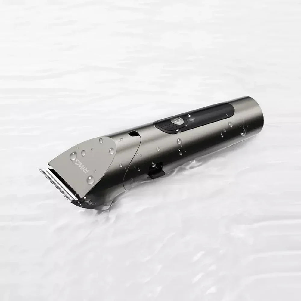 Wasserdichter elektrischer Haarschneider, silber, kabellos, ergonomisch, für präzises Trimmen.