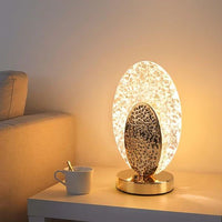 Moderne Tischlampe aus Kristall, goldener Sockel, warmweißes Licht, Wohnzimmerdekoration.