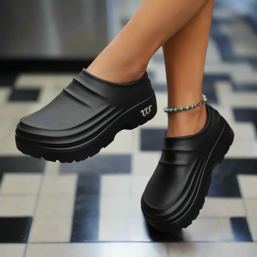 Schwarze Clogs für Damen, rutschfest, bequem, ideal für Arbeit und Freizeit.
