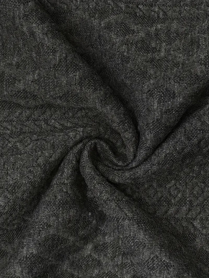 Dunkelgrauer Strickstoff, Nahaufnahme, Outdoor-Pullover-Material, Textur, weiche Qualität.
