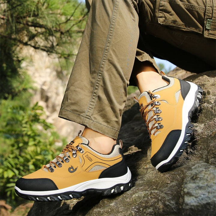 Gelbe orthopädische Wanderschuhe, atmungsaktiv, rutschfest, ideal für Outdoor-Aktivitäten.