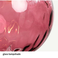 Rosa Glaslampenschirm, modern, dekorativ, Beleuchtung, Inneneinrichtung, stilvoll, elegant.