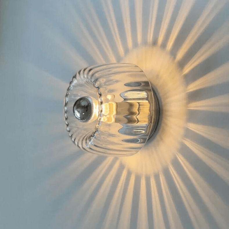 Glas-Wandleuchte mit geriffeltem Design, warmes Licht, moderne Innenbeleuchtung, transparent