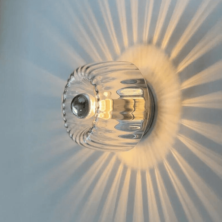 Glas-Wandleuchte mit geriffeltem Design, warmes Licht, moderne Innenbeleuchtung, transparent