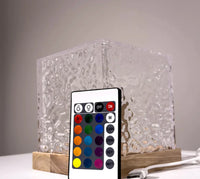 LED-Lampe mit Fernbedienung, Glaswürfel-Design, mehrfarbig, modern, dekorativ, Holzsockel.
