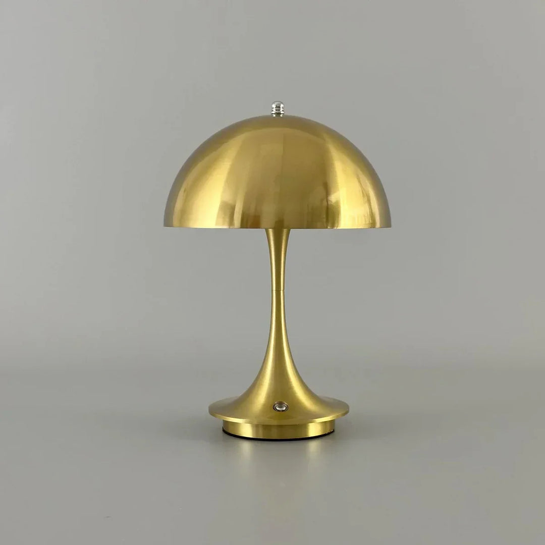 Goldene Tischlampe in Blütenknospenform, modernes Design, Metall, dekorative Beleuchtung.