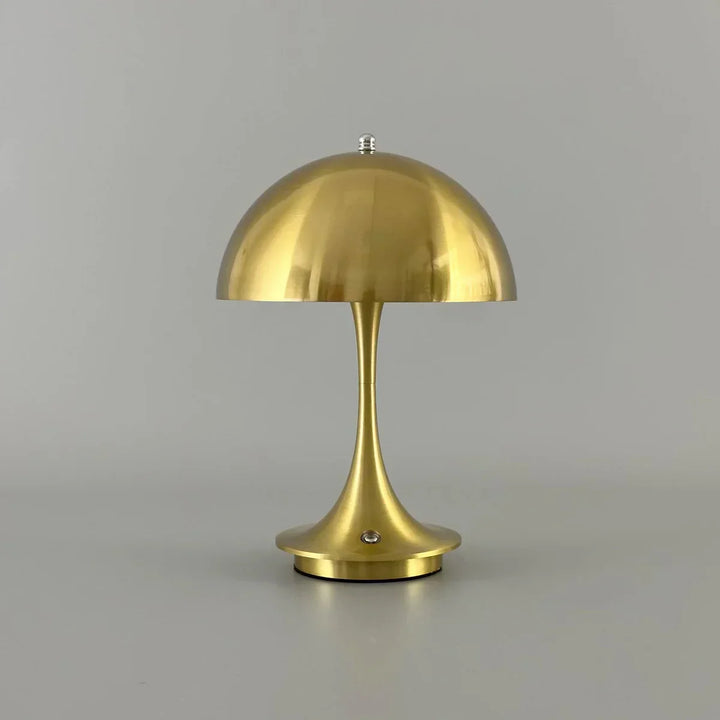 Goldene Tischlampe in Blütenknospenform, modernes Design, Metall, dekorative Beleuchtung.