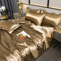 Luxuriöse goldene Satin-Bettwäsche-Set, glänzend, elegant, Schlafzimmer-Dekor, Doppelbett.