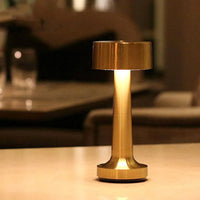 Goldene LED-Tischlampe, modern, Metall, dimmbar, für Wohnzimmer oder Büro, stilvolles Design.