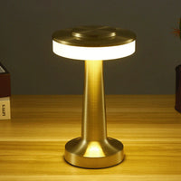 Goldene LED-Tischlampe, modern, dimmbar, energiesparend, für Wohnzimmer oder Büro.