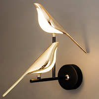 Goldene Vogel-Wandleuchte, modernes Design, LED-Beleuchtung, dekorative Innenbeleuchtung.
