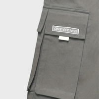 Graue Cargohose mit Taschen, Baumwolle, Herrenmode, urbaner Stil, funktional, robust.