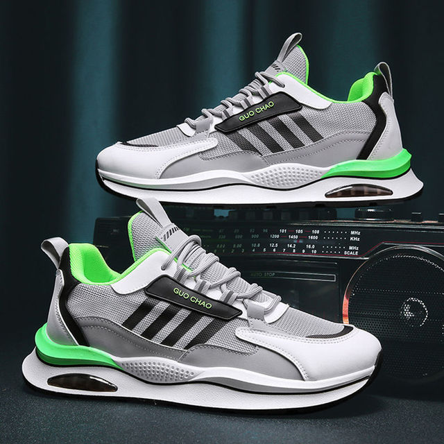 Graue und grüne Herren-Sneaker, atmungsaktiv, Mesh, sportlich, modisch, Herbst.