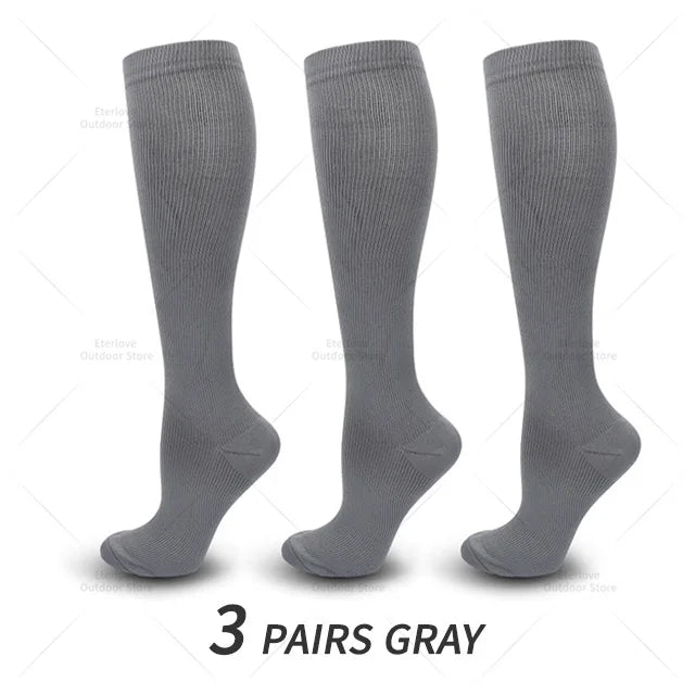3 Paar graue Kompressionsstrümpfe, knielang, unisex, atmungsaktiv, elastisch.