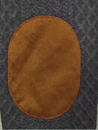 Grauer Strickpullover mit braunem Ellbogenpatch, Outdoor, warm, modisch, langlebig.