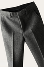 Graue Wollhose für Herren, elegante Anzughose, klassische Businessmode, hochwertige Stoffqualität.
