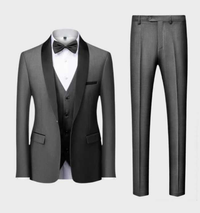 Grauer Herrenanzug mit Weste und Fliege, elegantes Design, ideal für formelle Anlässe.