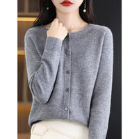 Grauer Damen-Cardigan aus Wolle mit Knopfleiste, elegantes Design, Herbstmode.