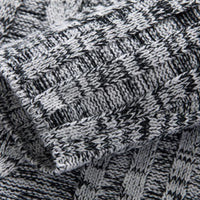 Grauer Strickpullover, Zopfmuster, weiche Baumwolle, modisch, warm, Winterkleidung, Herrenmode.
