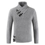 Grauer Strickpullover mit Schalkragen und Schnallen, Herrenmode, Winterkleidung, warm.