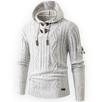 Grauer Strickpullover mit Kapuze, Zopfmuster, Knöpfen, Herrenmode, Winterkleidung.