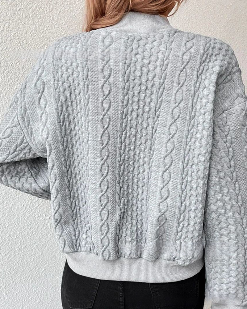 Grauer Strickpullover Damen, Zopfmuster, Baumwolle, modisch, warm, Herbstmode, Rückansicht.