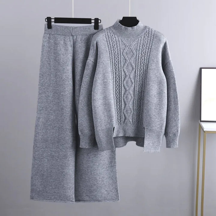 Grauer Strickpullover und Hose Set, Damenmode, gemütlich, Herbst-Winter, elegantes Design.