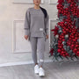 Damen-Graues Sweatshirt-Set, Leggings, Weihnachtsbaum, rote Kugeln, gemütliche Wintermode.