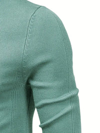 Grüner Strickpullover aus Baumwolle, Nahaufnahme, Textur, Herrenmode, elegantes Design.