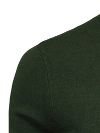Dunkelgrüner Strickpullover aus Baumwolle, Nahaufnahme, weiches Material, modisch, bequem.